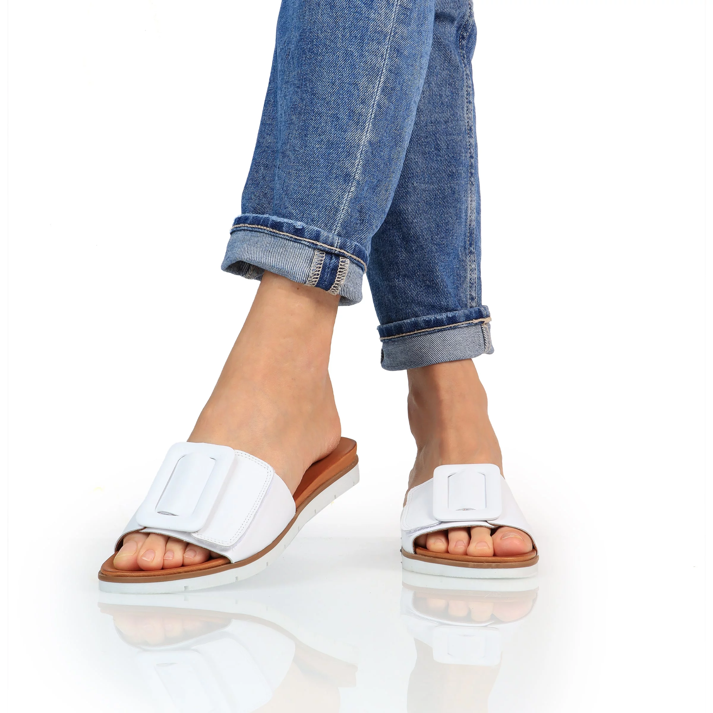 batz-carmen-white-2400x2400-labas